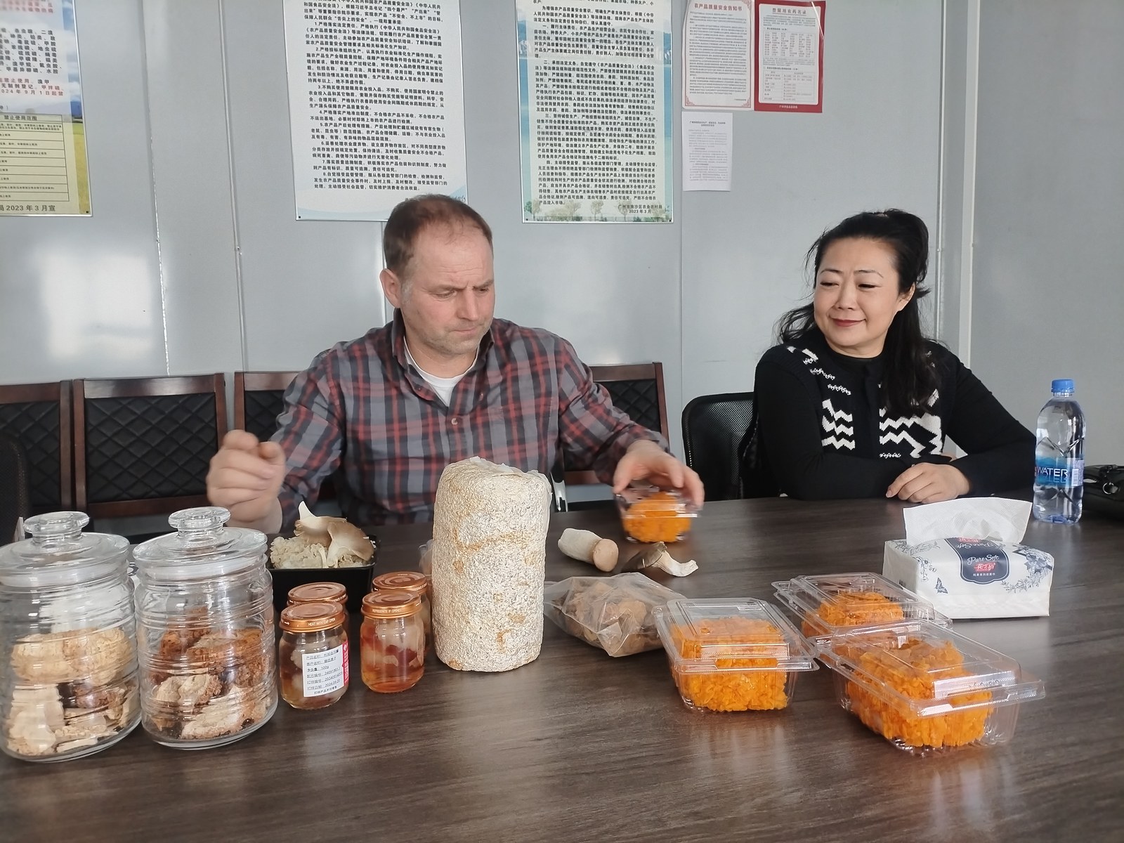 德国客户考察特色菌菇与智慧种植方案